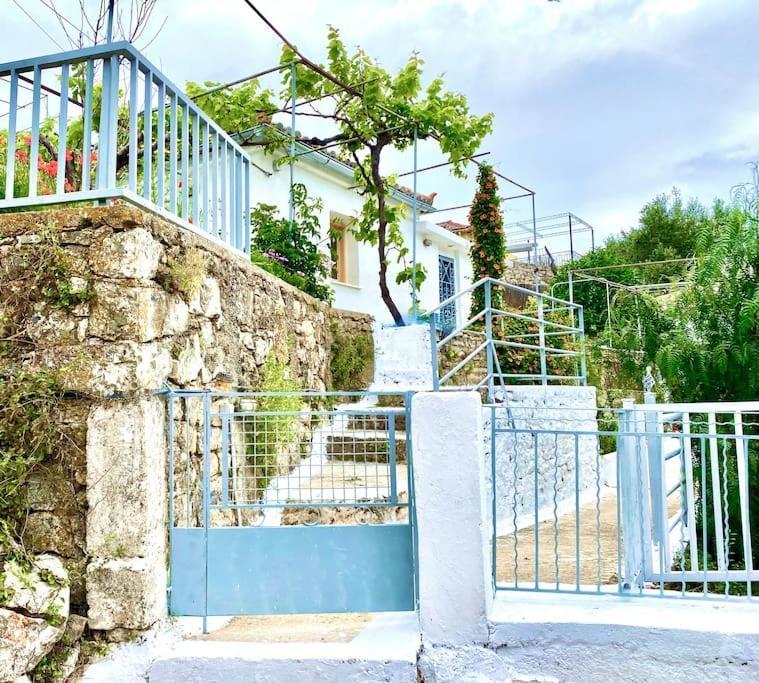 Stylish Vathy Studio With Sea View エクステリア 写真